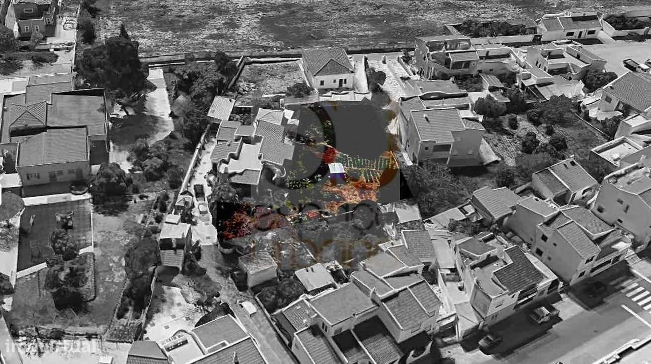 Pêra - Terreno Urbano com 645 m2 - Localização Central - Grande imagem: 4/10