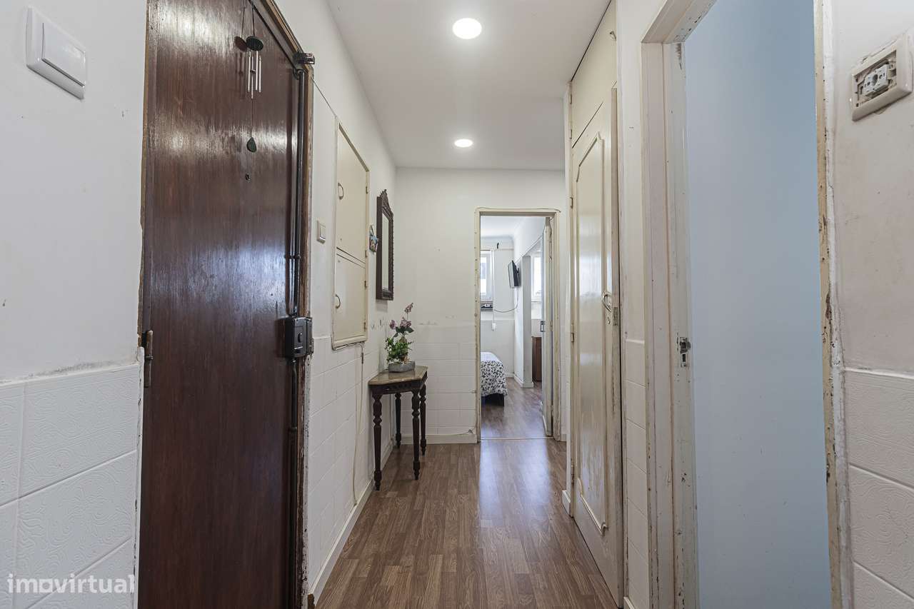 Apartamento T3 com Quintal na Amadora-25