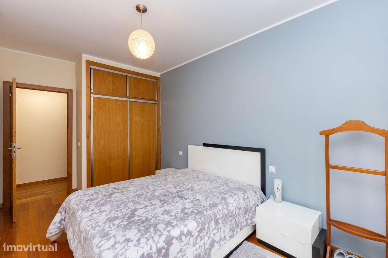 T3 Último Piso c/ Varanda, Garagem e Arrumos. Av. Altino Coelho,...-25