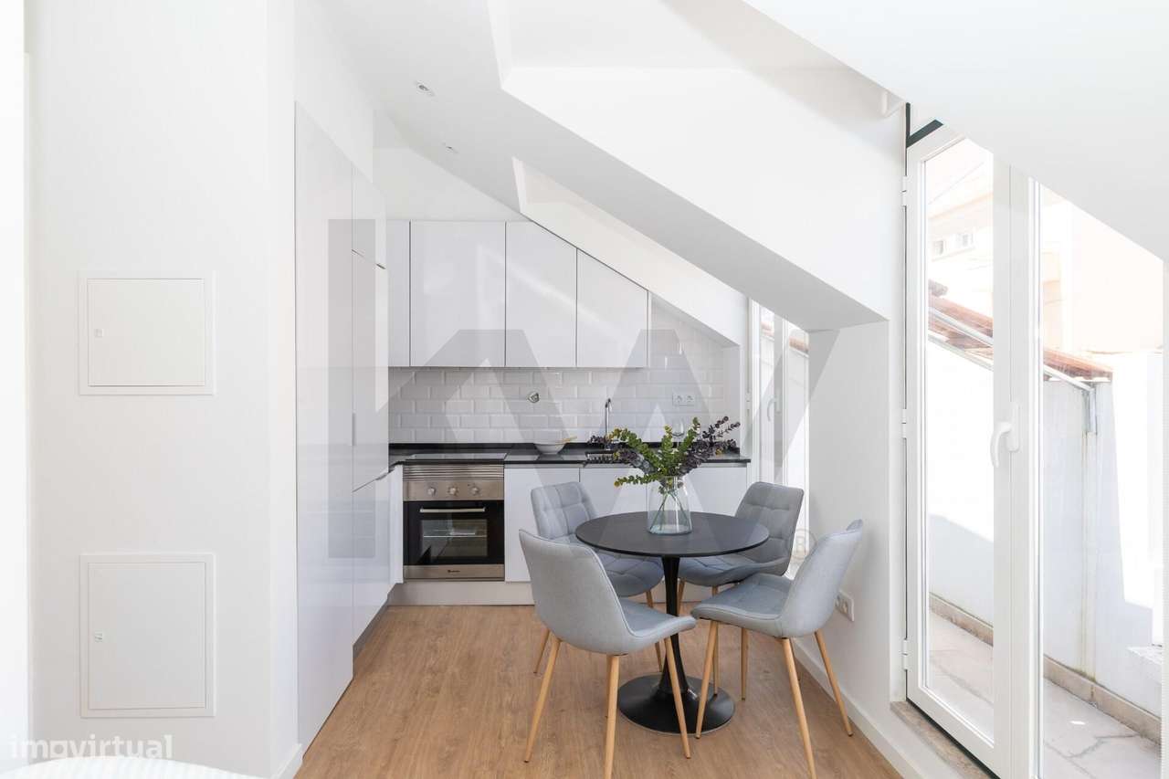 T2 Remodelado com Varanda e Vista Rio – São Vicente, Lisboa - Grande imagem: 3/27