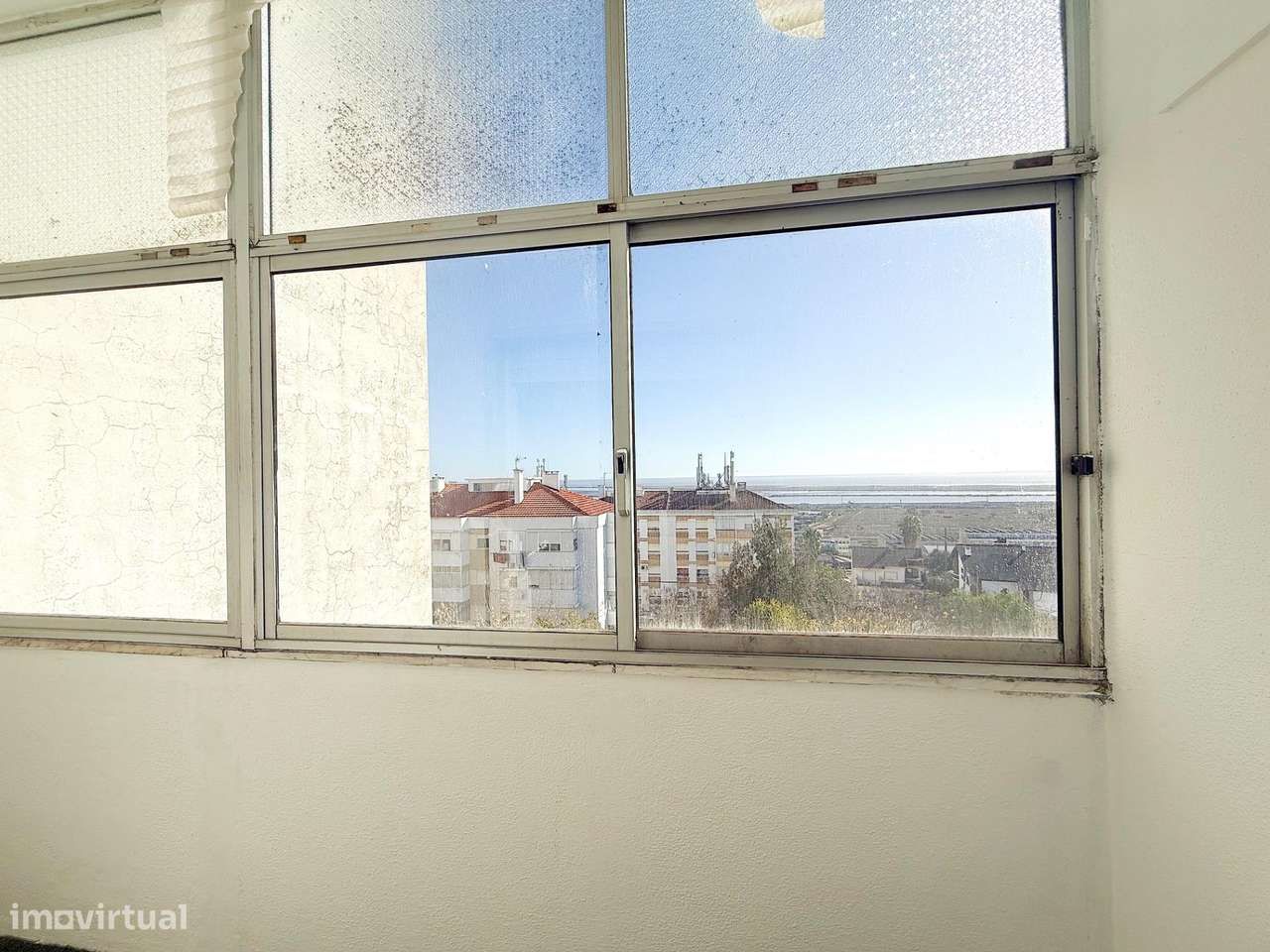 T2 em Santa Iria da Azóia c/ vista rio e arrecadação!-20