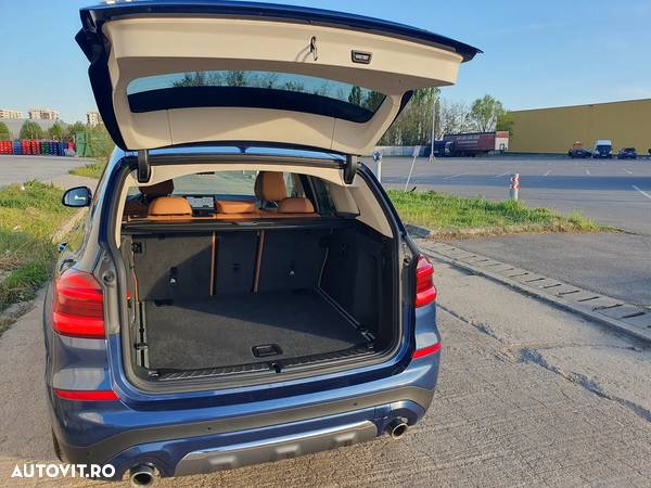 BMW X3 xDrive20i AT Luxury Line - 23