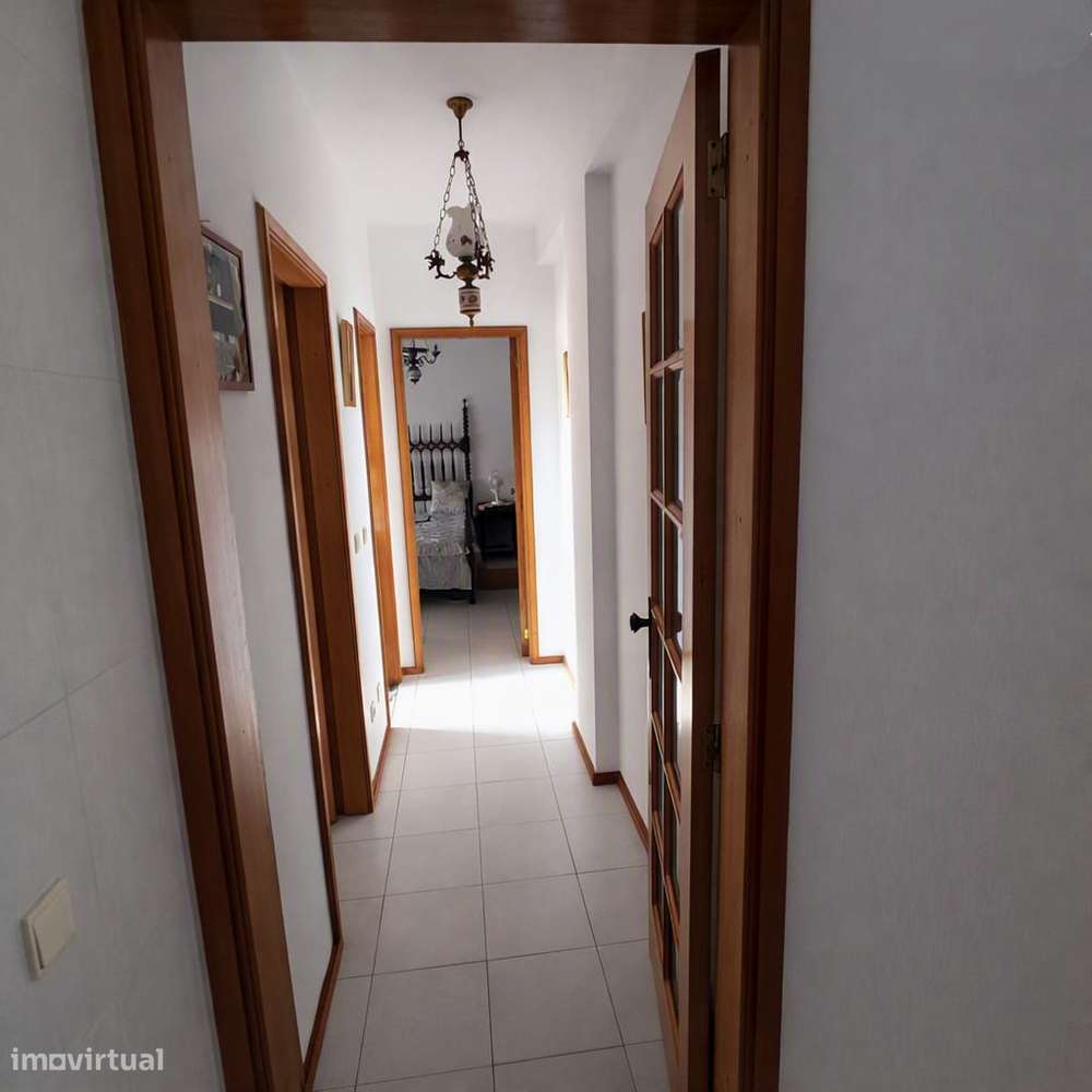 Apartamento T2 com terraço, varanda e 3 casas de banho-8