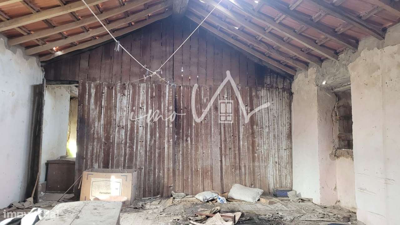 Moradia para remodelar junto à praia da Ereira - Grande imagem: 4/16