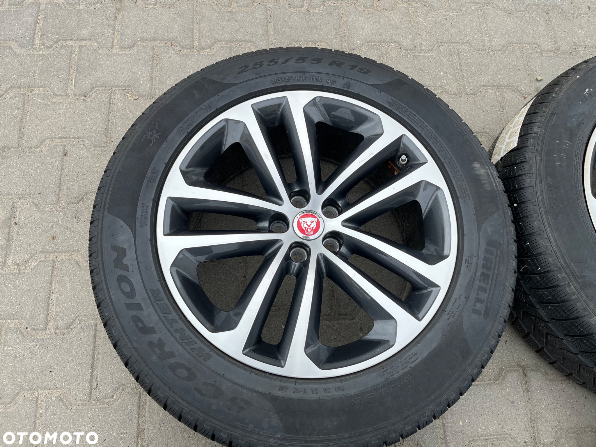 Alufelgi Koła Jaguar F-Pace HK8M-1007-NA 8,5JX19 ET45 Opony Zima 255/55R19 - 4