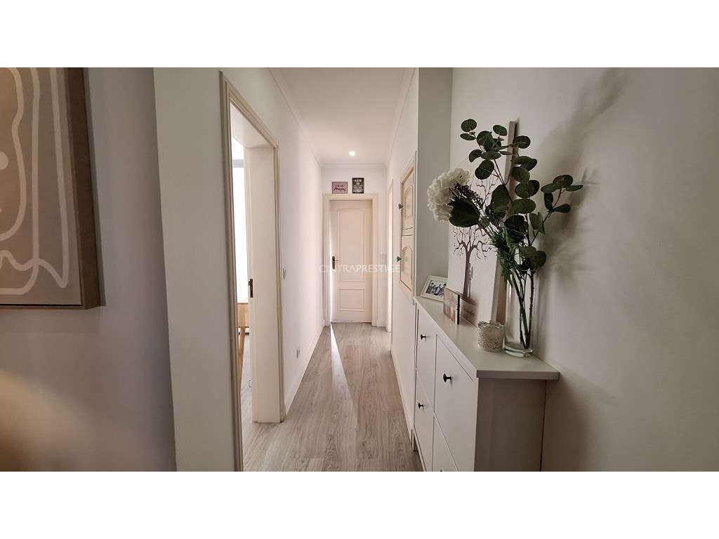 Apartamento T2 Totalmente Remodelado - Portela de Sintra - Grande imagem: 4/20