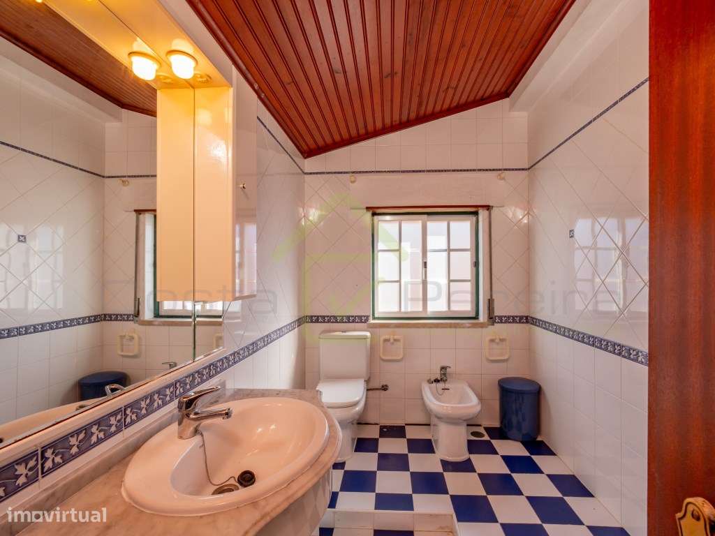 Moradia T2+2 com piscina e Vista Mar em Localização única-25