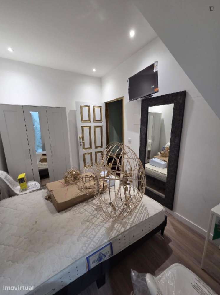 Quarto - localizado em Santo Ildefonso Porto - Grande imagem: 5/8