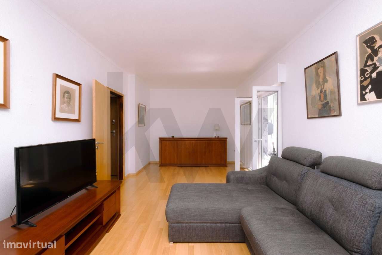 APARTAMENTO T3 TOTALMENTE RENOVADO E EQUIPADO NO CENTRO DE SANTIAGO DO - Grande imagem: 4/25