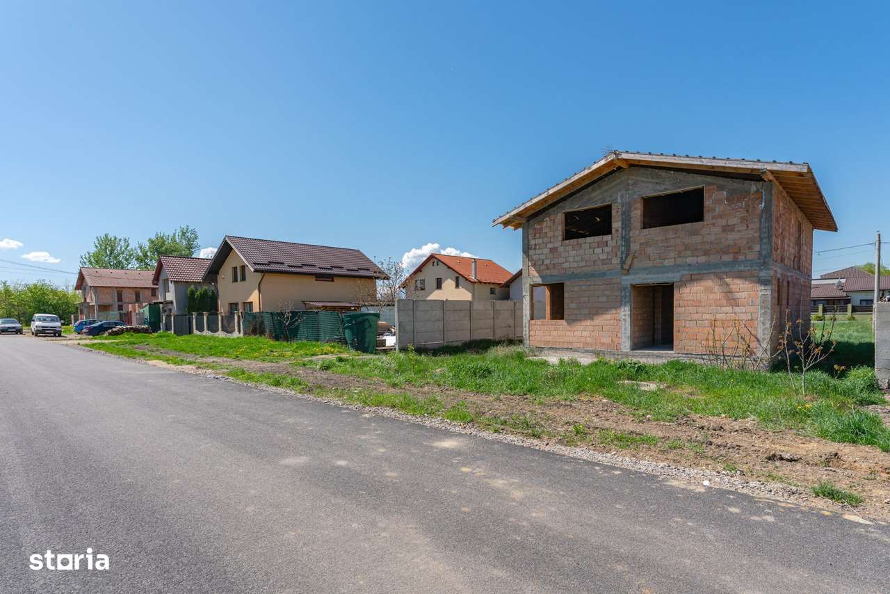 Oportunitate Casă la Roșu în Harman – Ideală pentru Personalizare - Imagine principală: 2/14