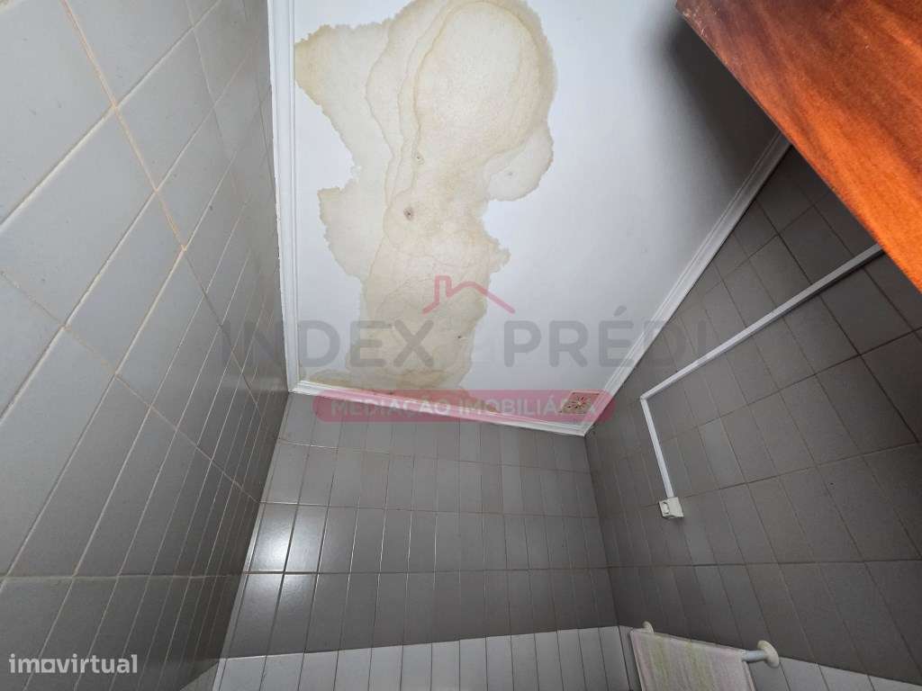 Prédio com varias frações Autónomas - Venda Judicial - Guarda-49