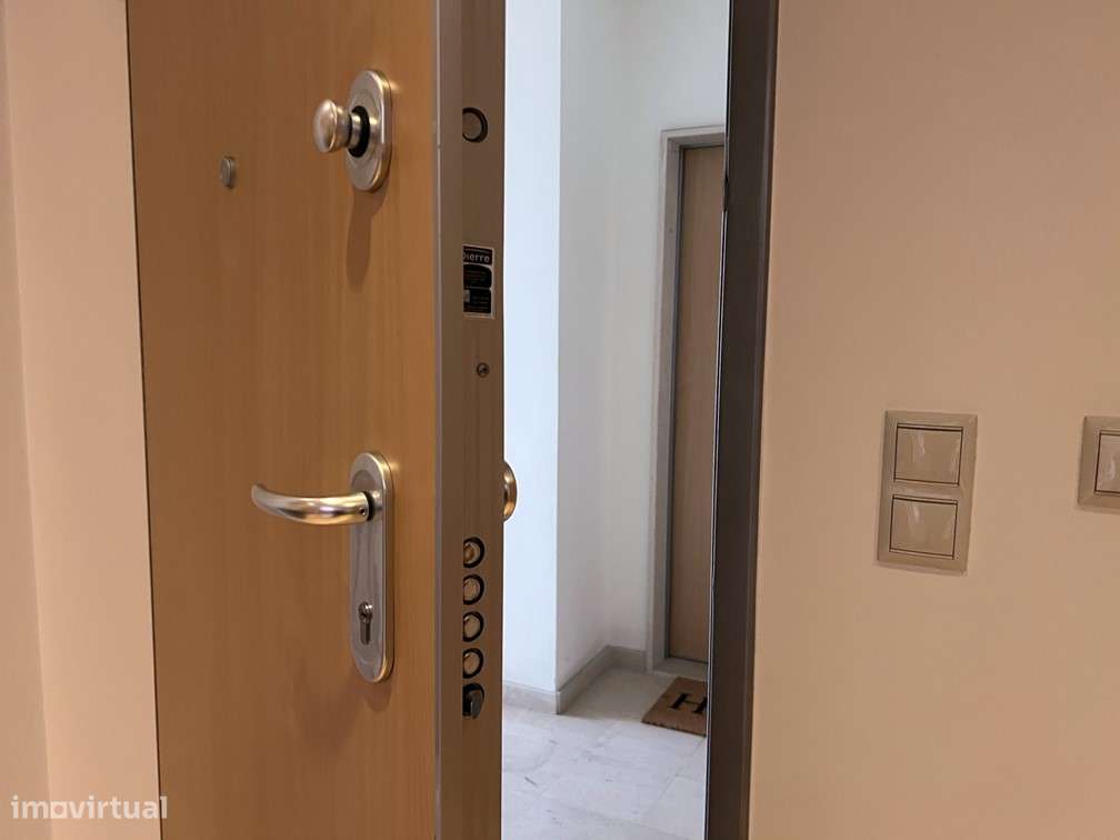 Excelente T2 Quinta do Conventinho / Stº Ant Cavaleiros-7