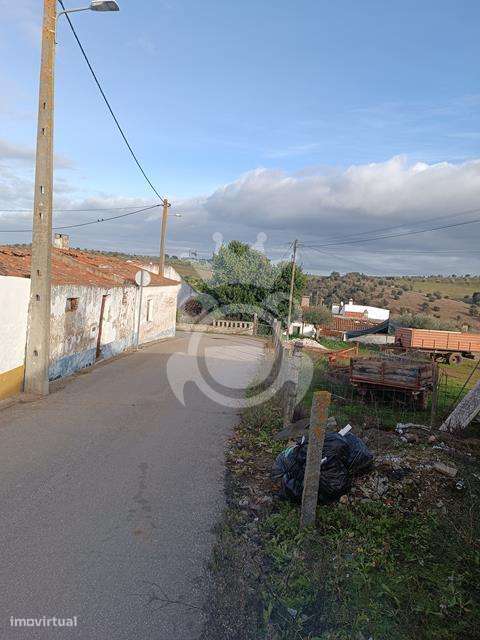 Casa com Logradouro na Vendinha para recuperar - Grande imagem: 3/14