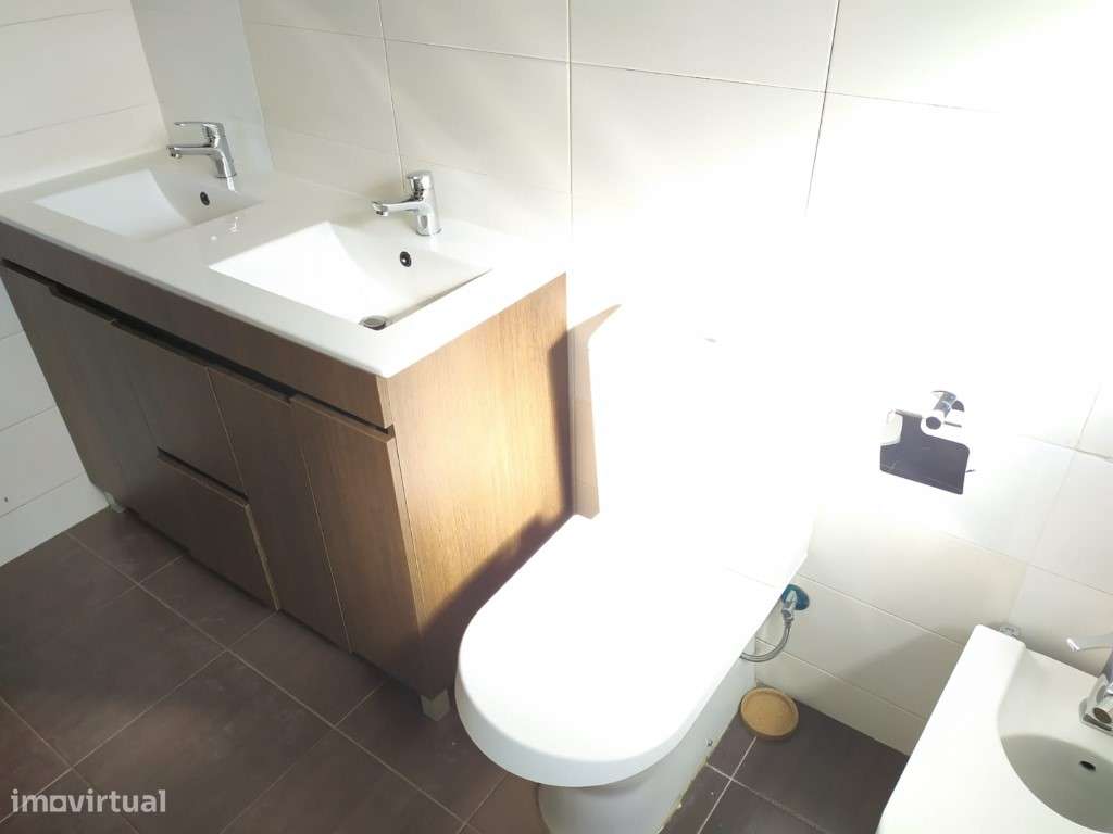 T2 remodelado e semiequipado em Queluz-15