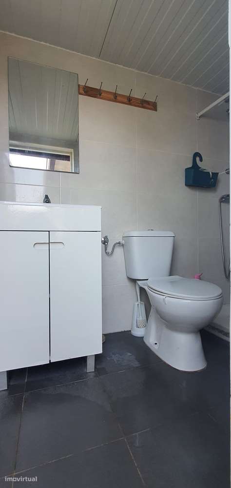 Lindíssima Moradia em Madeira inserida num terreno de 540m2 garagem-31