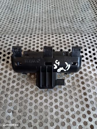 Buton Switch Actuator Deschidere Haion Hayon Bmw Seria 1 F40 G30 G31 Cod 7381867 Dupa 2017 - Dezmembrari Arad - 1