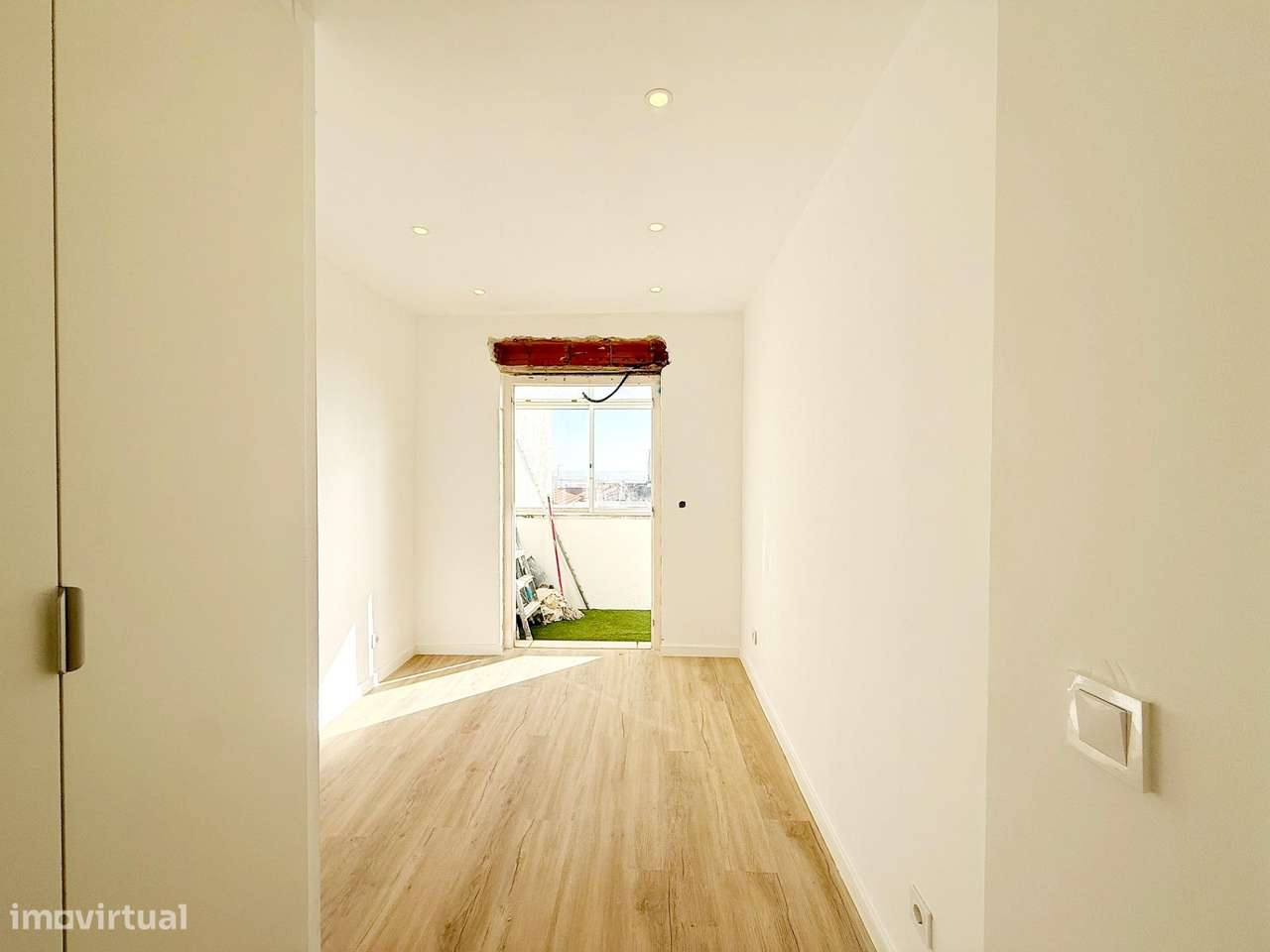 T2 em Santa Iria da Azóia c/ vista rio e arrecadação!-15