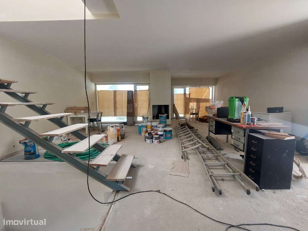 Moradia T4 + office em Pedroso-11