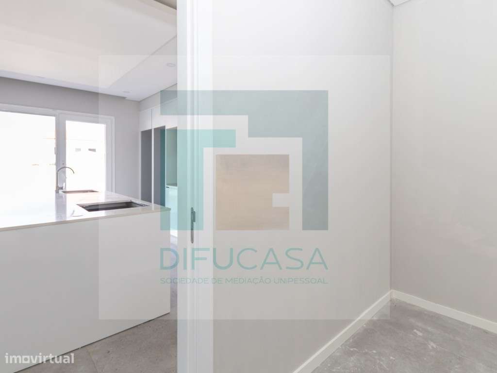 Moradia Isolada T4 Duplex com Piscina e Garagem-14