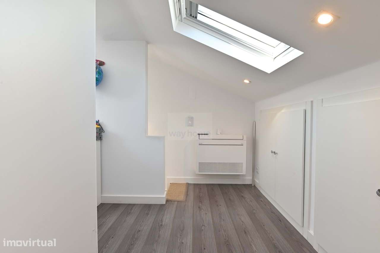 Moradia T3+1 | Sotão e Cave | Remodelada | Pátio Exterior | Amoreira |-30