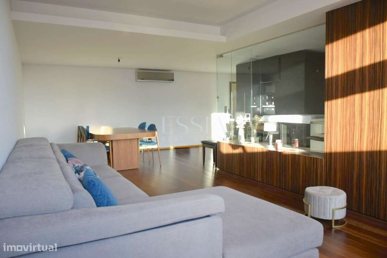 Apartamento T2 com Varanda nas Antas-1