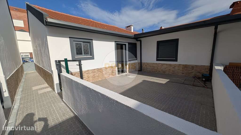 MORADIA TÉRREA T3 A ESTREAR | 2WCS  - BAIXA DA BANHEIRA-0