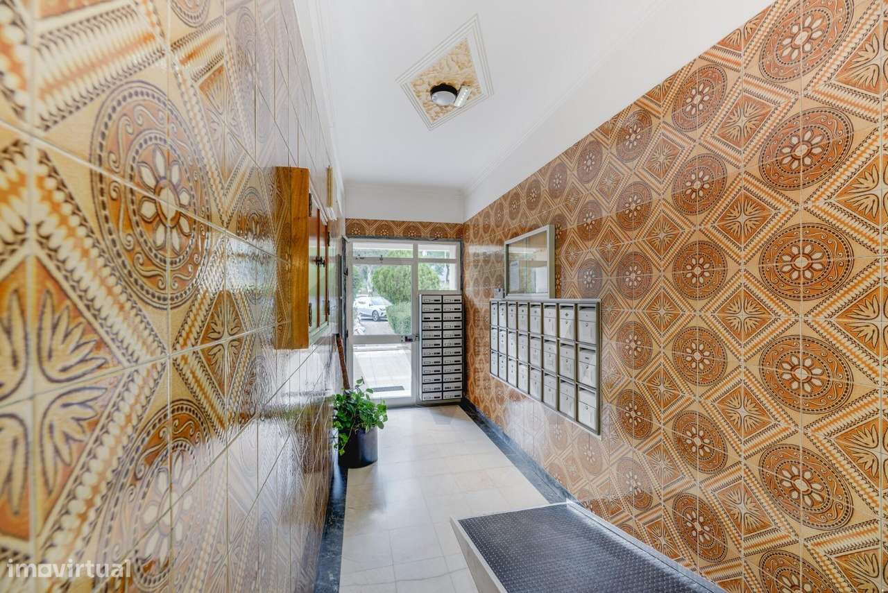 Apartamento T2 totalmente renovado com Suite, Varanda e Arrecadação na-25