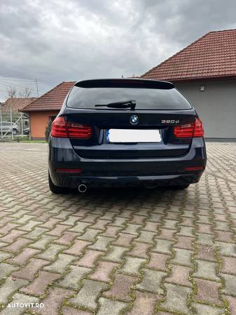 BMW Seria 3 320d DPF Touring Aut. - 3