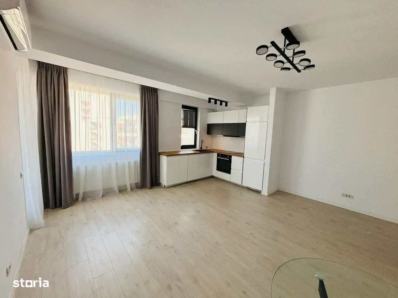 Garsoniera/ Libera Imediat / 45mp / ideala si pentru birou - Imagine principală: 5/14