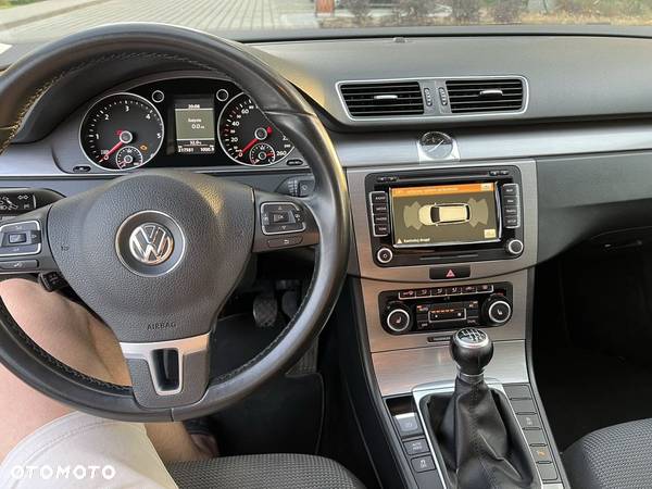 Volkswagen Passat 2.0 TDI Comfortline - 5