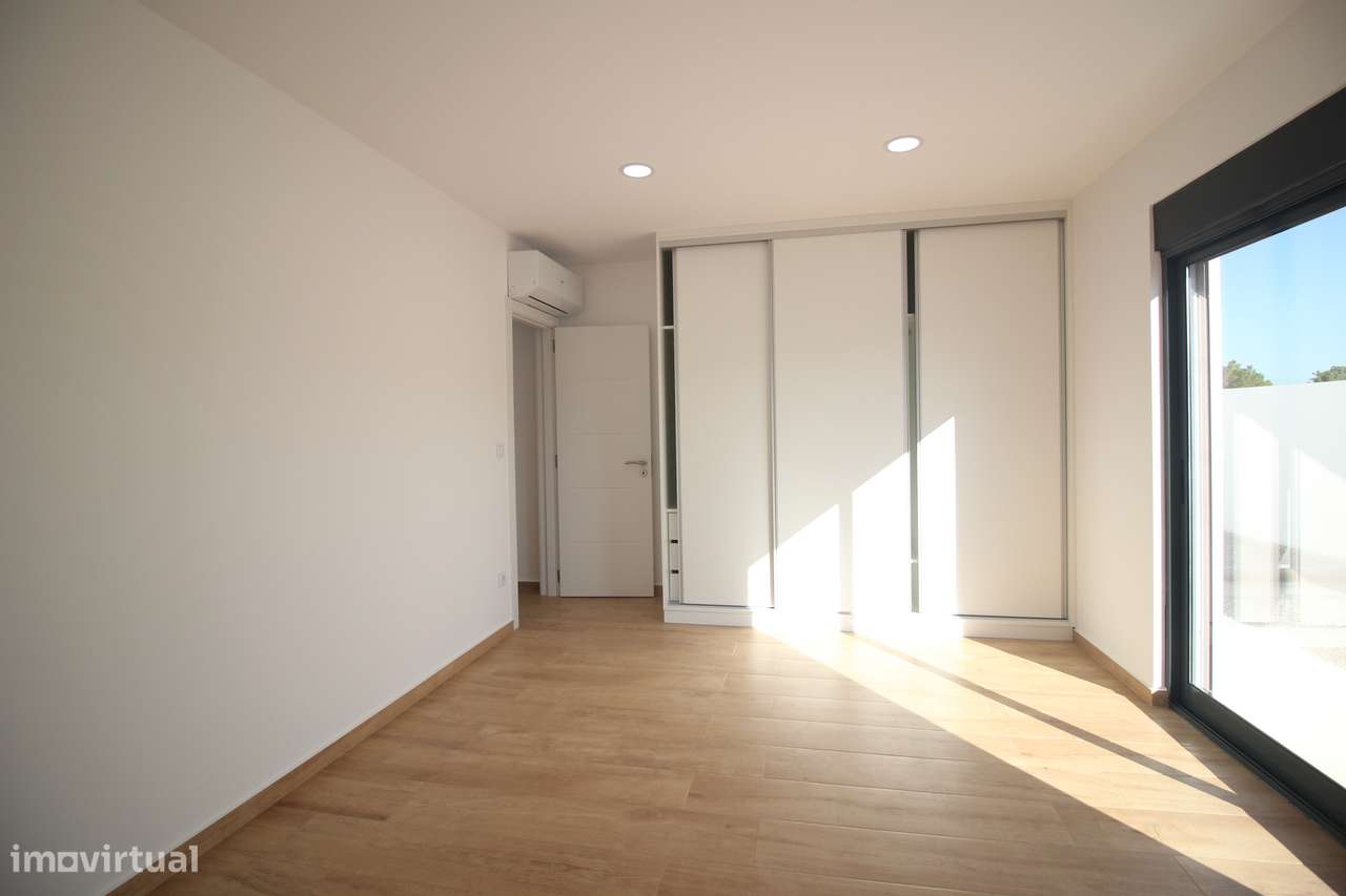 Moradia Térrea Isolada T3 Nova em lote de 340m2 em Fernão Ferro-17