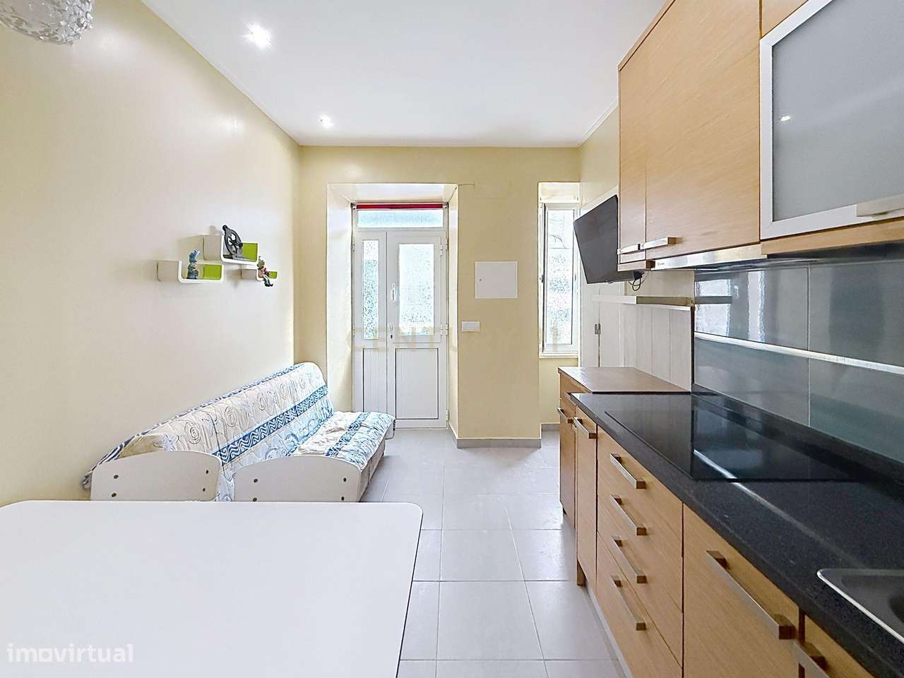 Apartamento T1 no Centro Histórico da Nazaré, a 150 Metros da Praia-4
