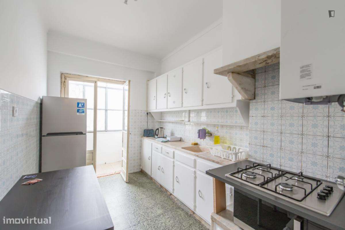 Quarto - localizado em Benfica Lisbon - Grande imagem: 3/10