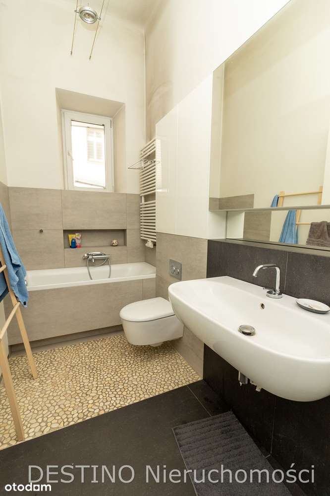 Na sprzedaż: Przestronne, klimatyczne mieszkanie w sercu miasta-3