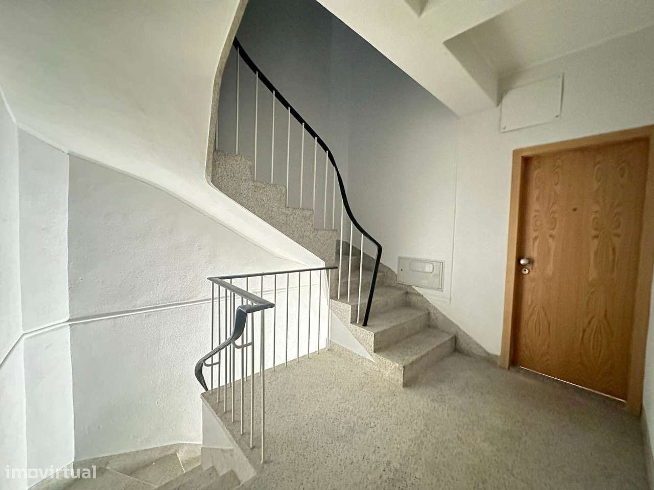 Apartamento T3 na Foz Totalmente Tenovado-11