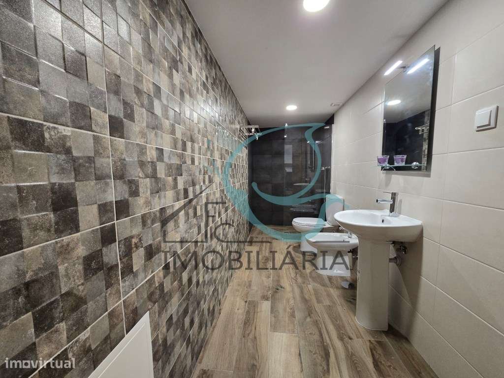 EXCLUSIVO - Excelente moradia de 2 pisos, com licença AL-32
