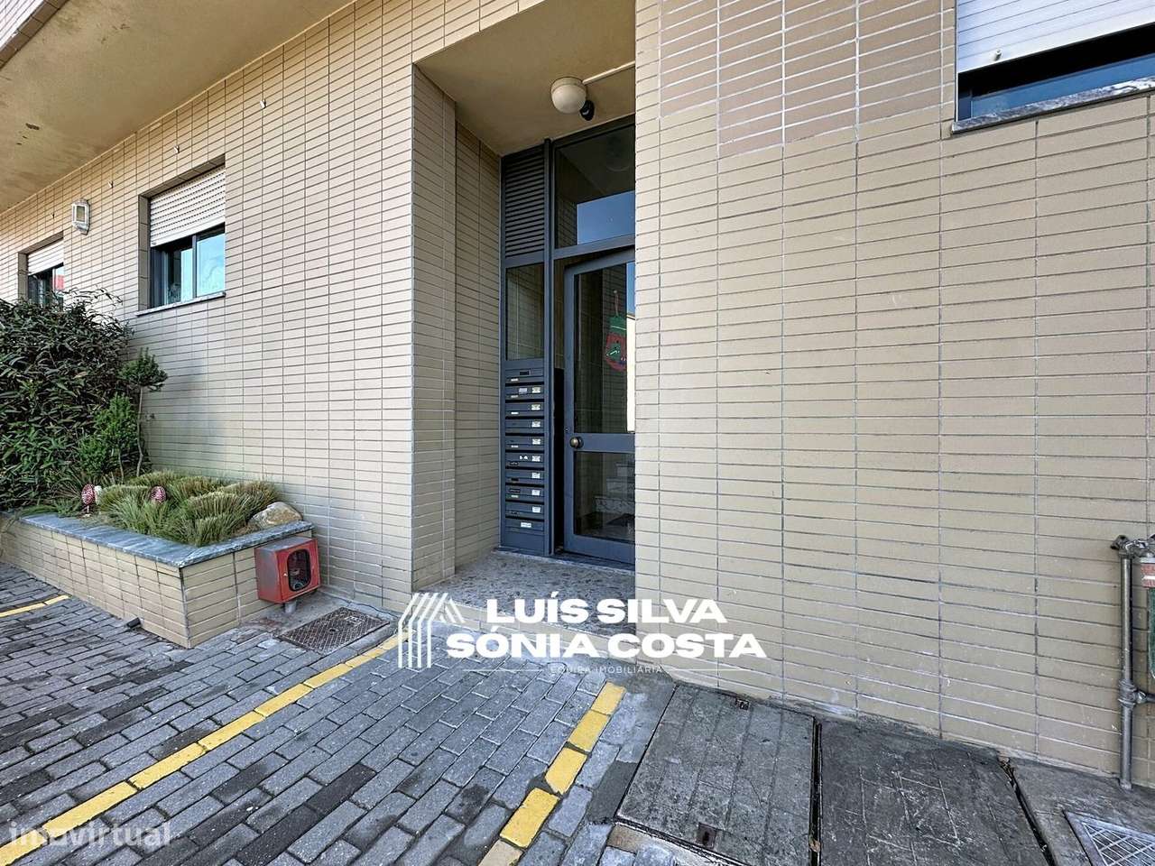 Apartamento T2 à venda na Avenida Doutor Francisco Sá Carneiro, 1318 - Grande imagem: 5/31