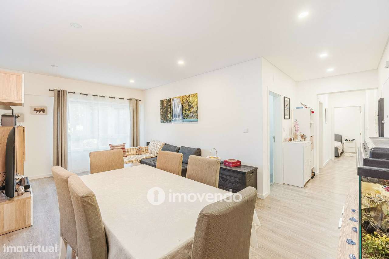 Apartamento T2, com áreas amplas e varanda, na Póvoa de Santa Iria-1
