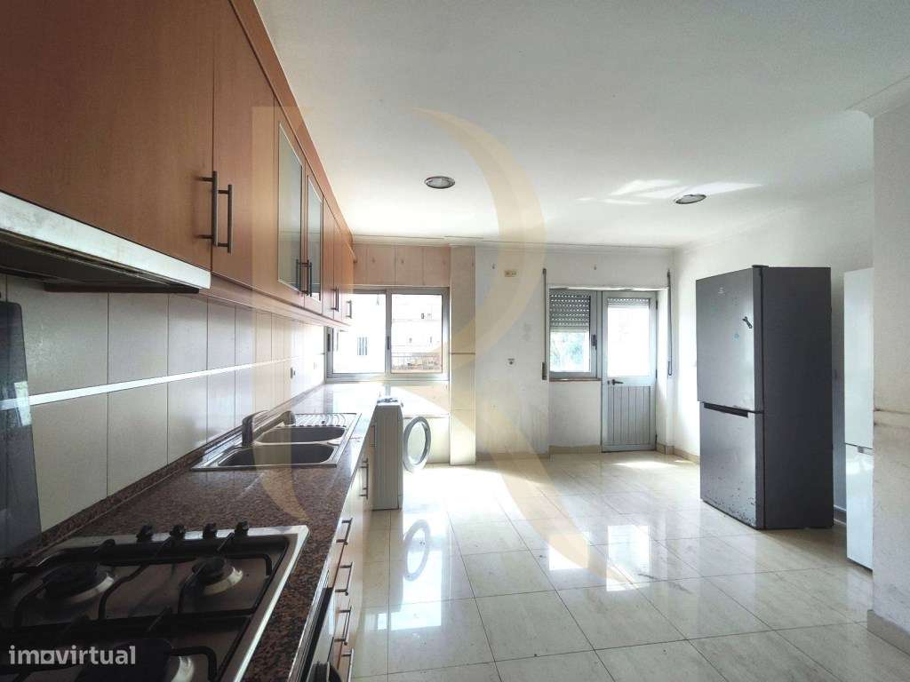 Apartamento T2 com varanda nas Paivas - Seixal-6