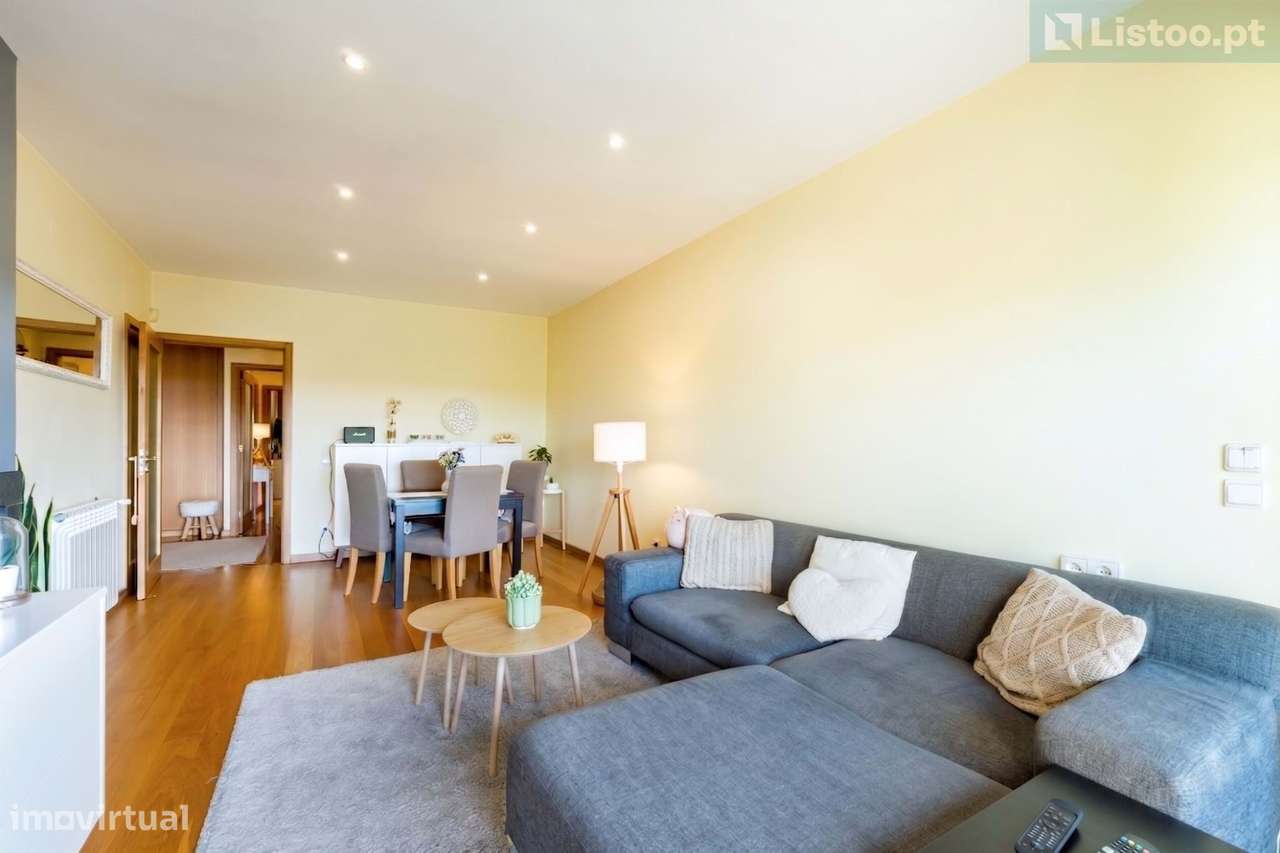 Apartamento T2 Amplo c/ Varanda e Garagem | Canidelo-0