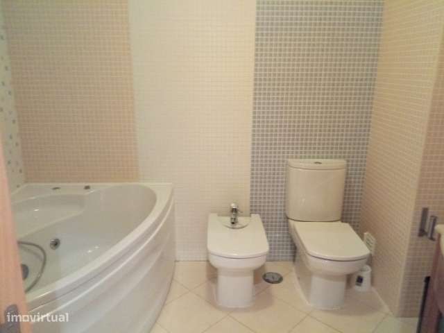 Apartamento t2+1 Duplex bem Localizado no Cartaxo-13
