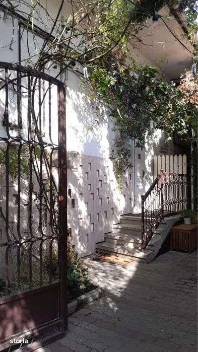ULTRACENTRAL! Casa cu 5 camere de vanzare,150MP - Imagine principală: 4/4