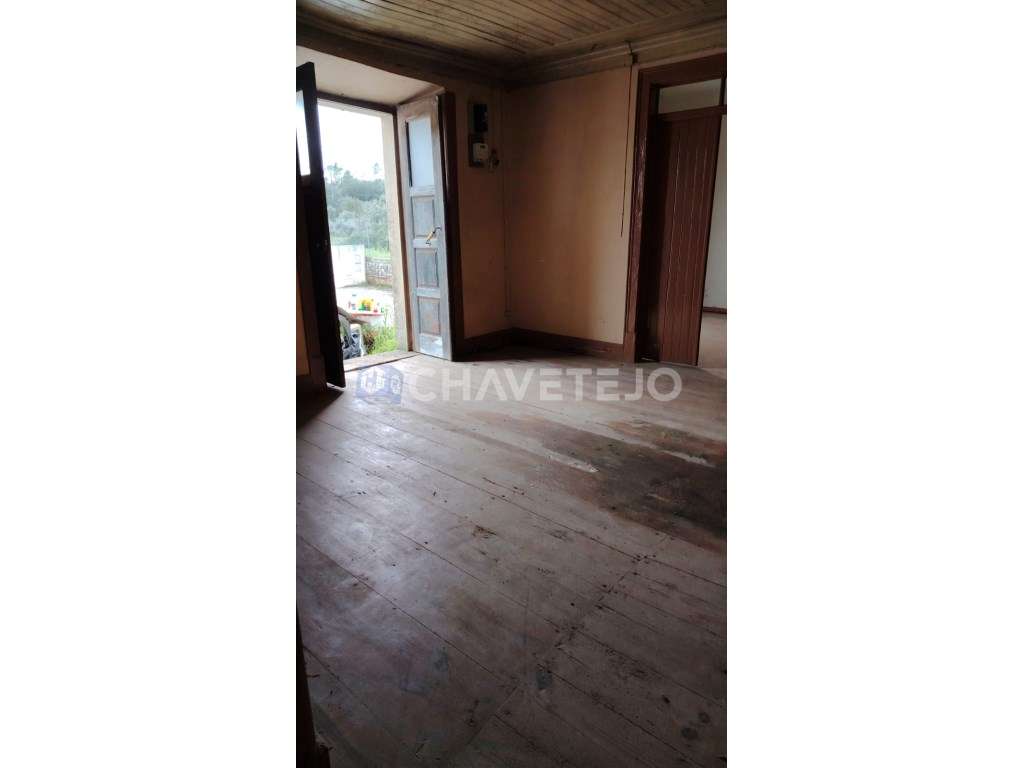Casa para reabilitação com terreno, garagem e arrumos com cerca de ... - Grande imagem: 5/35