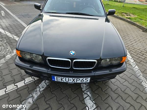 BMW Seria 7 740i - 12