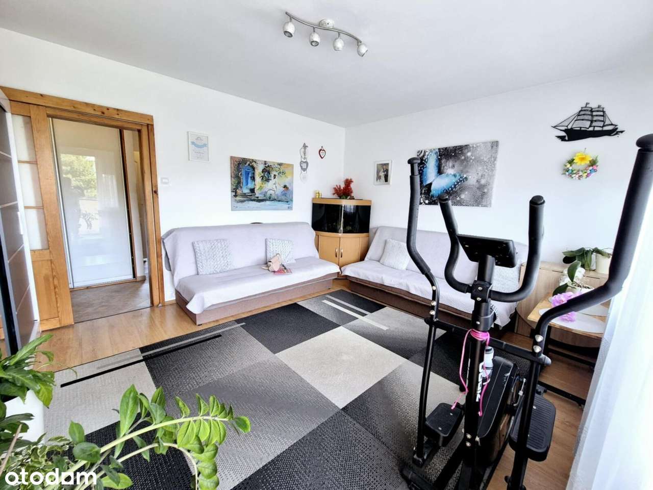 Przestronne 3-pokojowe mieszkanie z balkonem w super lokalizacji!-1