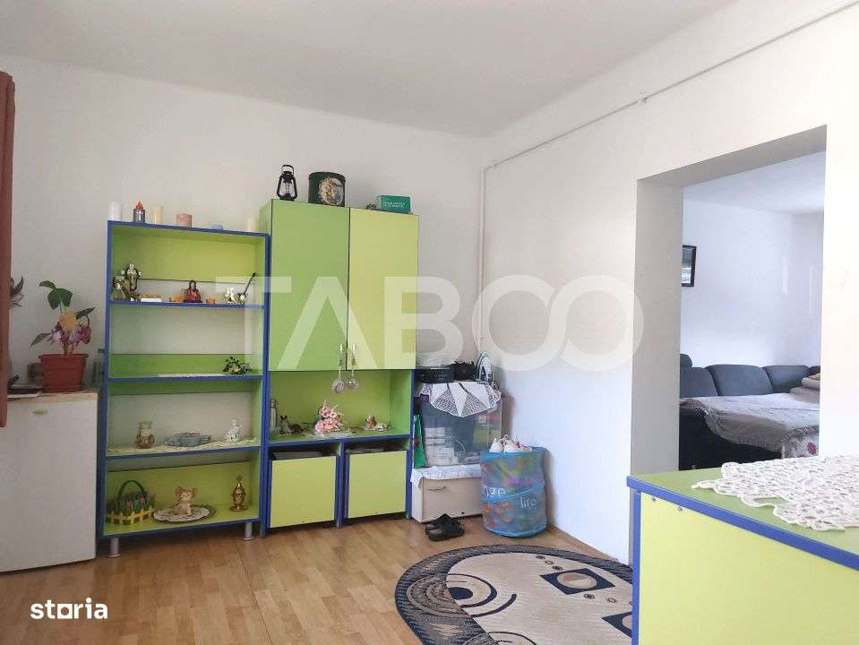 Casa de vanzare 6 camere 260 mp gradina zona foarte linistita Cisnadie - Imagine principală: 4/19