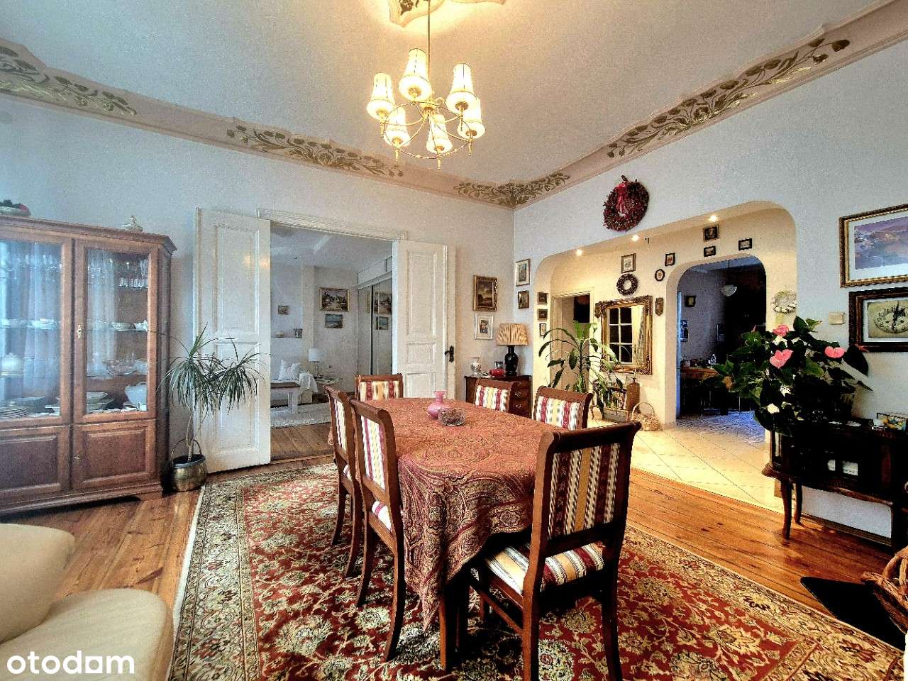 Klimatyczne mieszkanie 4 pok. mieszkanie w kamienicy.-1