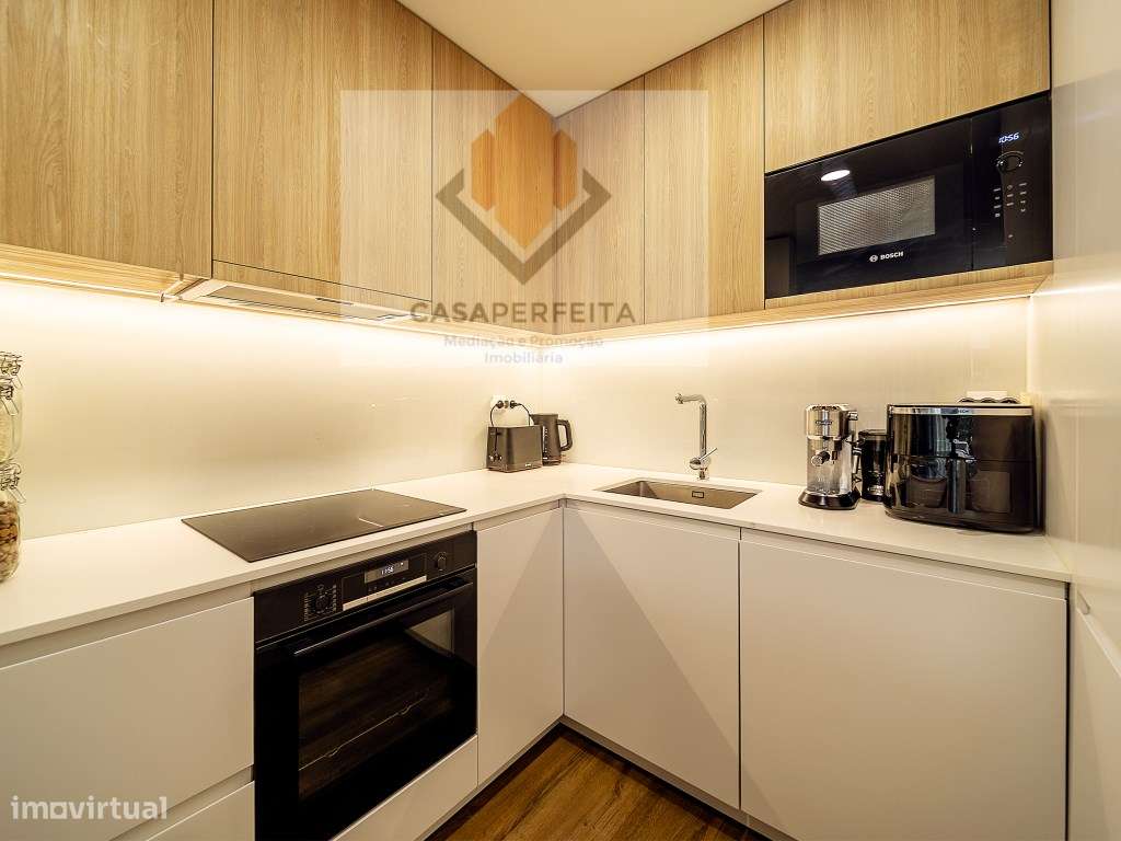 Fabuloso T2 Como Novo com Terraço e Lugar de Garagem - Candal-12
