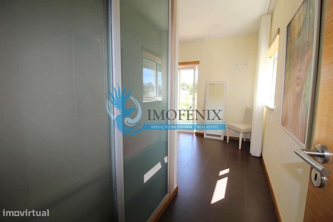 Moradia Geminada renovada T2+1 com piscina e garagem- Patroves- Albufe-15