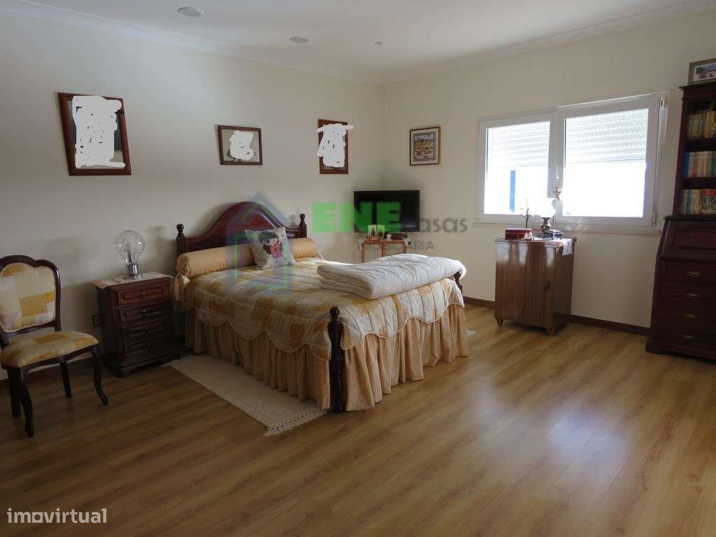 Moradia T5 Isolada em Barril-25